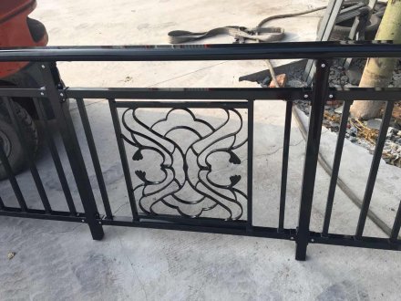 陽臺護欄有哪些樣式？陽臺護欄樣式如下：