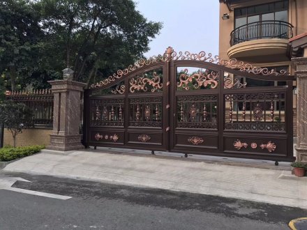 <b>鋁藝大門的價格成本區(qū)別在哪</b>