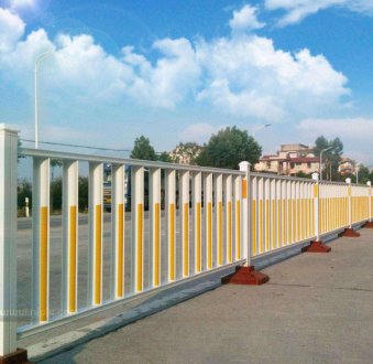 道路護(hù)欄廠家可來(lái)樣定做
